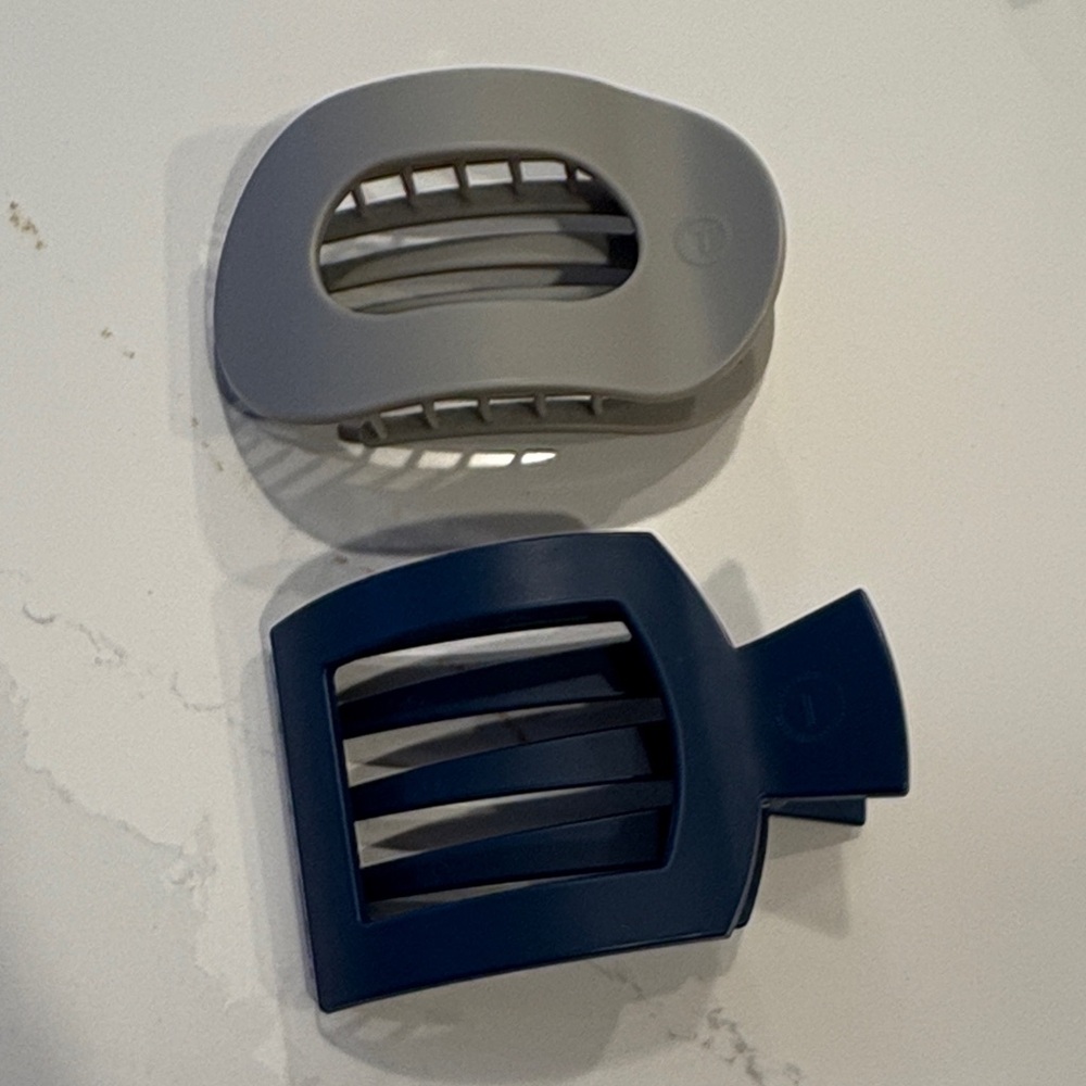 Lot of 2 large Teleties flat clips